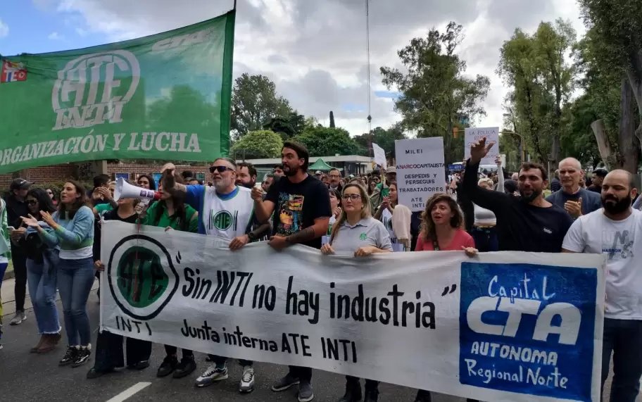 Trabajadores del INTI resisten la motosierra