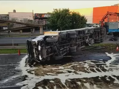 Volc un camin con aceite