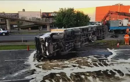 Volc un camin con aceite