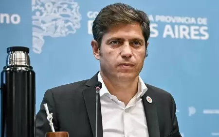 Axel Kicillof se mostr en la vereda de enfrente del gobierno nacional de La Libertad Avanza y Javier Milei