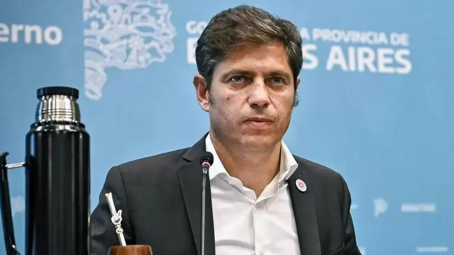 Axel Kicillof se mostr en la vereda de enfrente del gobierno nacional de La Libertad Avanza y Javier Milei