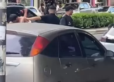 Golpearon y dejaron semidesnudo a un joven en La Plata