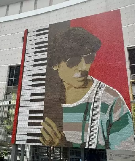 La Ciudad tiene su propia Esquina Charly Garc�a