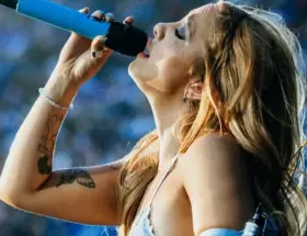 �ngela Torres en el reci de Shakira