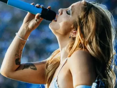 �ngela Torres en el reci de Shakira