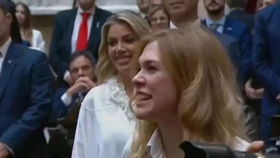 Lilia Lemoine hostiga a diputados opositores y Virginia Gallardo ríe detrás.