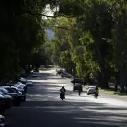 Un joven de 27 años volvía de un cumpleaños y fue atacado sexualmente en el Paseo del Bosque