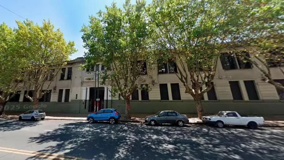 El Colegio Albert Thomas de La Plata donde la víctima de violación se dio cuenta que lo seguían.