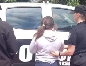La Polica de Misiones detuvo a una joven de 27 aos acusada de haberle robado durante una dcada.