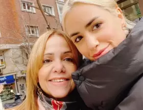 Lali Esp�sito y Majo Riera