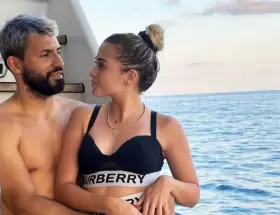 Kun Ag�ero y Sof�a Calzetti