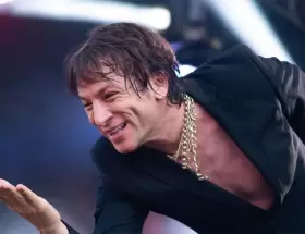 El cantante Joaqu�n Levinton fue internado de urgencia en el Hospital Fern�ndez tras sufrir una descompensaci�n