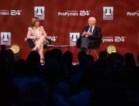 Patricia Bullrich junto a Paolo Rocca en el Seminario Propymes que organiz� el grupo Techint.