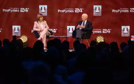 Patricia Bullrich junto a Paolo Rocca en el Seminario Propymes que organiz el grupo Techint.