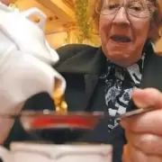 La vajilla del horror vuelve a escena: un empresario compró el juego de té con el que Yiya Murano envenenó a sus amigas