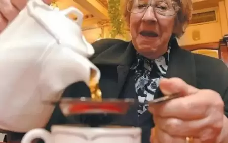 Compraron el juego de t con el que Yiya Murano envenen a sus amigas