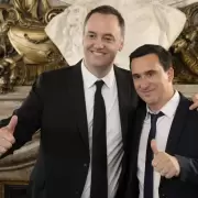 Un gabinete a medida: Adorni concentra poder mientras el Gobierno proclama "libertad plena" para la prensa