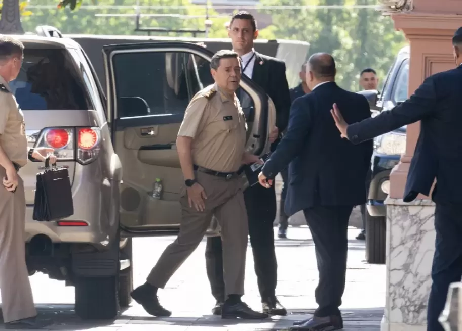 As llegaba Carlos Alberto Presti a la ceremonia en Casa Rosada