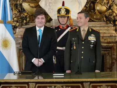 Javier Milei le tom juramento al militar Carlos Presti