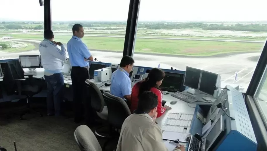 Controladores a�reos realizar�n medidas de fuerza