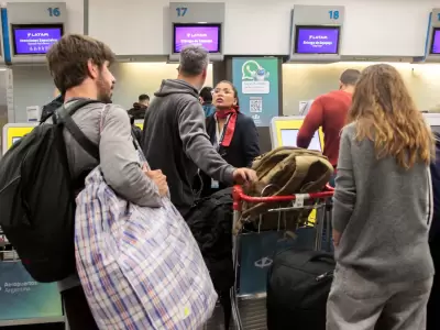 Ajuste en pista: el Gobierno choca con los controladores y pone en riesgo los vuelos de fin de a�o