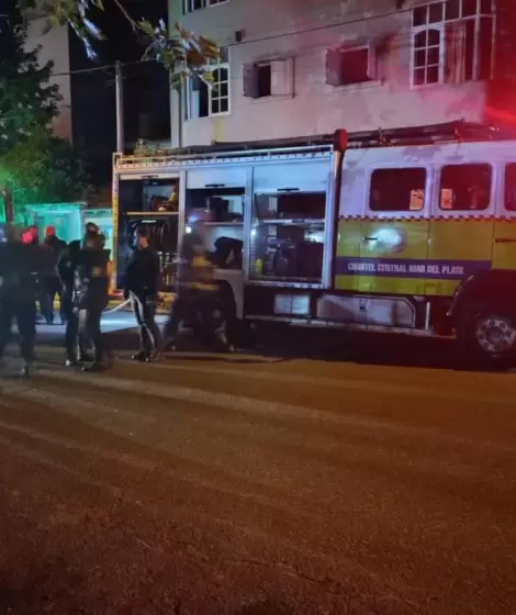 Un incendio en el geri�trico Sagrada Familia de Mar del Plata dej� cuatro mujeres muertas y varios heridos.