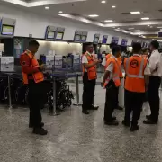 Paro de controladores aéreos: salarios congelados, diálogo roto y más de 20 mil pasajeros como rehenes del conflicto
