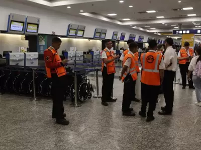 Paro a�reo en plena temporada alta
