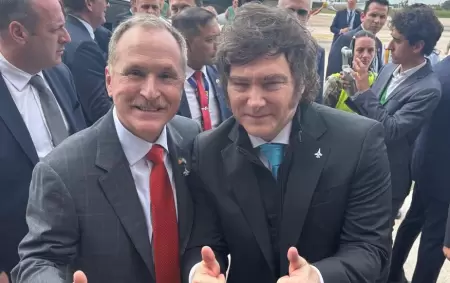 Peter Lamelas junto a Milei en la llegada de los F-16 de Luis Petri