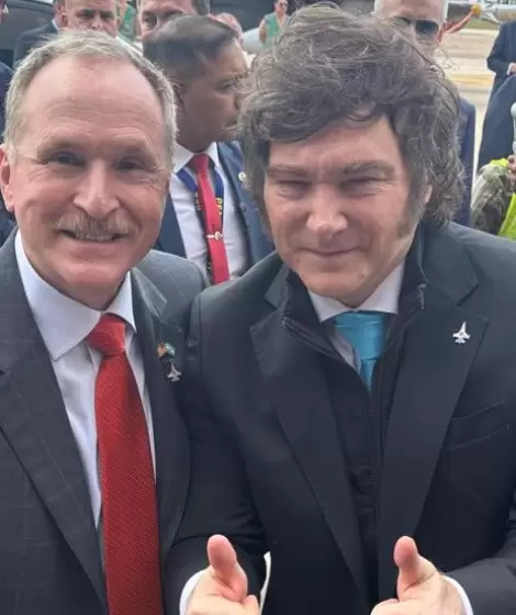 Peter Lamelas junto a Milei en la llegada de los F-16 de Luis Petri