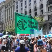 Trabajadores del Garrahan en Plaza de Mayo: "Nos quiere hacer retroceder cien años"