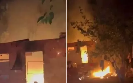 As� se incendi� la casa del presunto ped�filo de Barrio Textil en Santiago del Estero.