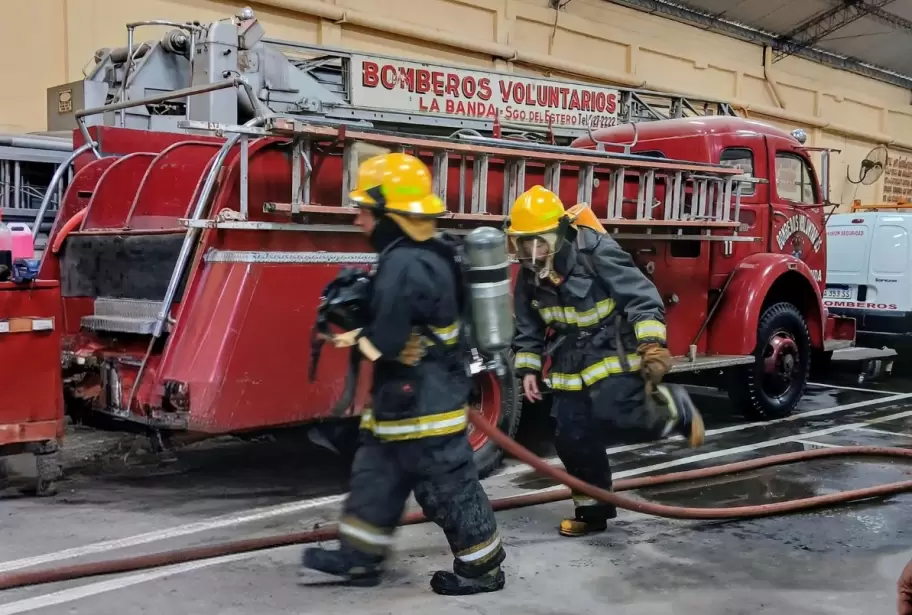 Los Bomberos Voluntarios de La Banda, en Santiago del Estero.