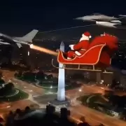 Papá Noel escoltado por los polémicos F-16: la insólita propaganda militar hecha con IA en un país que "no tiene plata"