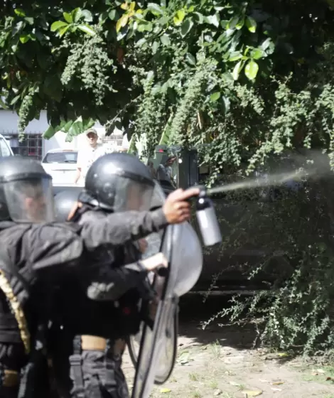 Represi�n en Quilmes