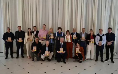 Milei reuni� a su gabinete y les regal� un libro