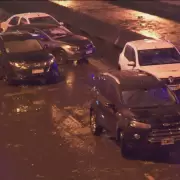 El diluvio que volvi� a desnudar la deuda pendiente del norte del AMBA: autos flotando y trenes shoppings paralizados por el agua