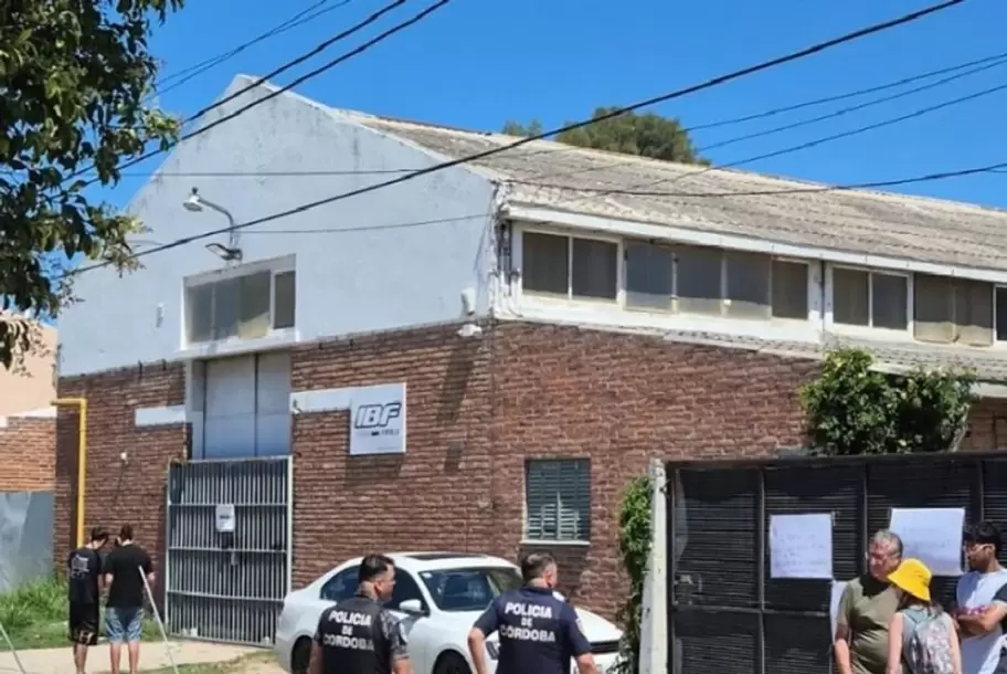 La clausura repentina de una planta de neum�ticos en C�rdoba dej� a 40 trabajadores en la calle
