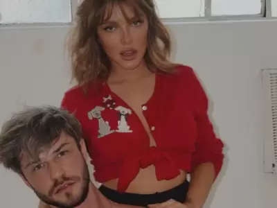 Sof�a "La Reini" Gonet volvi� a las redes con una producci�n de fotos navide�as muy sexys.