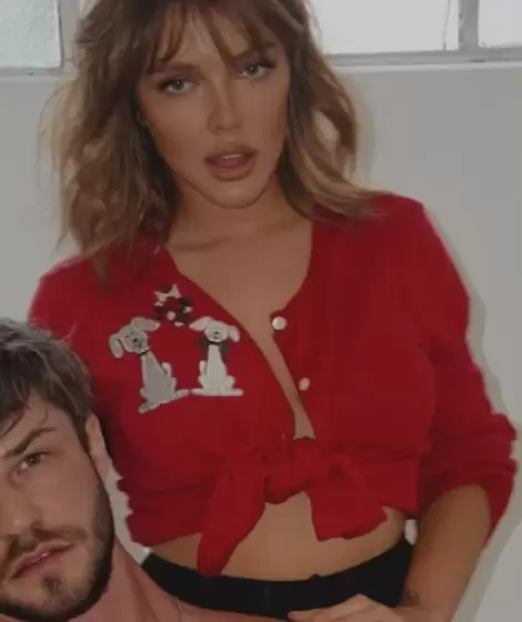 Sof�a "La Reini" Gonet volvi� a las redes con una producci�n de fotos navide�as muy sexys.