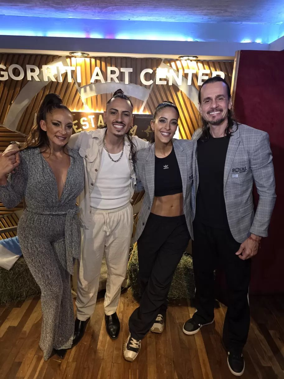 El elenco principal de Royal Gauchos en Argentina: Ginnet Servian, Enzo Nievas, Celeste Muriega y Christian Sancho.