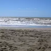 Volvi� a actuar la "Mujer de los Cuchillos": se cort� un dedo y lo arroj� al mar como ofrenda Umbanda