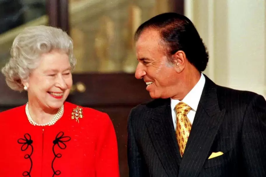 La Reina Isabel y Carlos Menem
