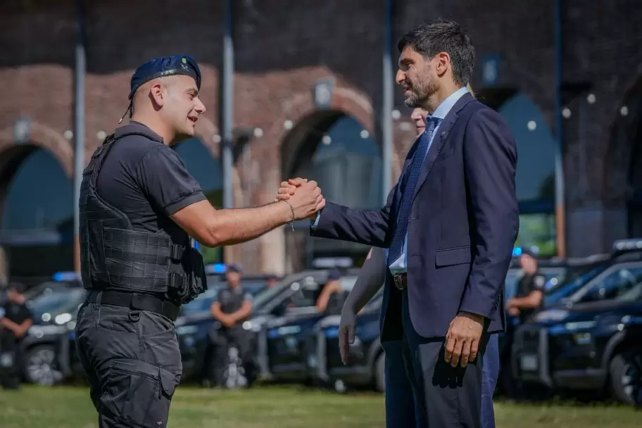 Pullaro presentó un nuevo helicóptero y refuerzos policiales en Santa Fe