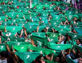 Pa�uelazo por el aborto legal