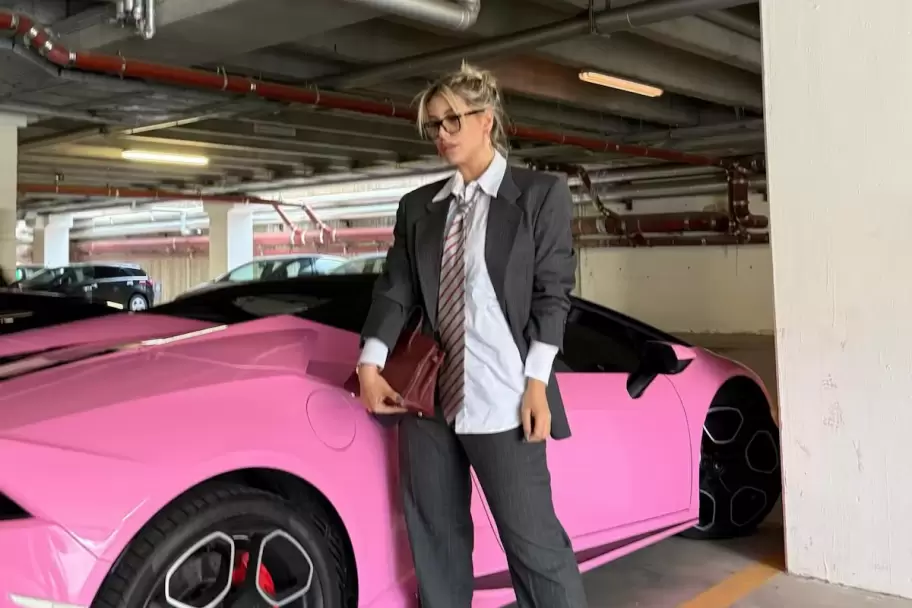 Wanda Nara llegó a su divorcio en Milán con la Lamborghini de Icardi ploteada de rosa