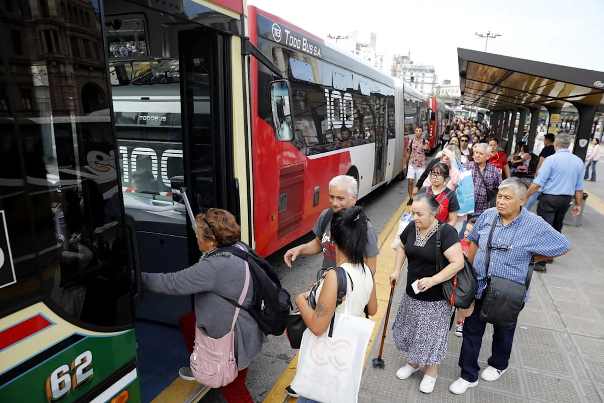 Se redujo el servicio en el AMBA: empresas de colectivos advierten que ...