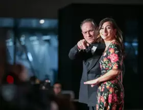 La hija de Tommy Lee Jones fue hallada muerta en un hotel de lujo