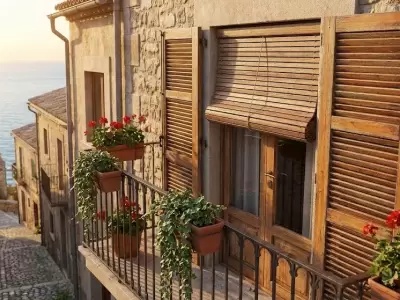 Las persianas de madera aportan calidez tanto en interiores como en exteriores