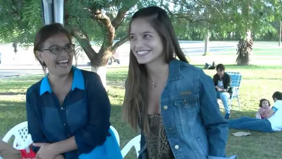 Emilia Mernes se asoci� con su mam�